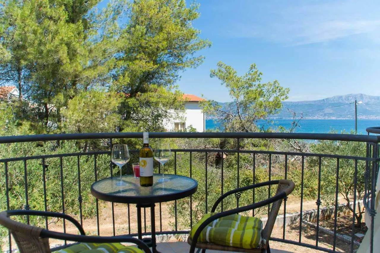 Guest house Guesthouse Vakans Slatine Croatia